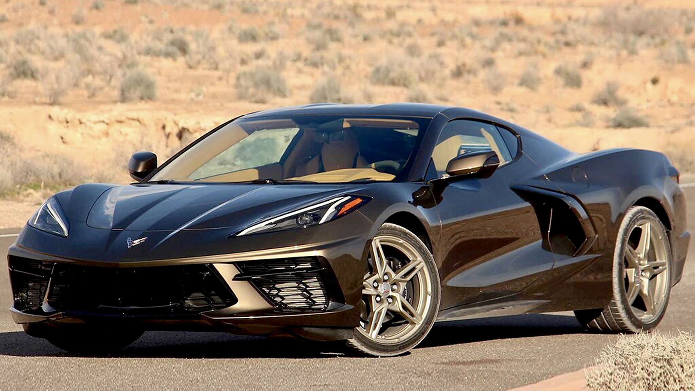 科尔维特,一款来自美丽国雪弗兰车企的豪华超跑,外观颜值独树一帜,算