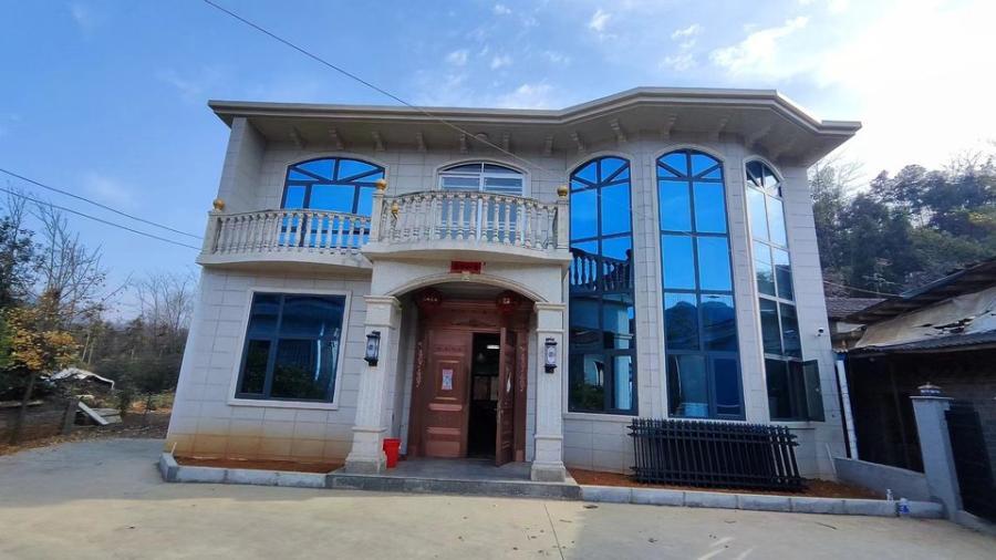 岳阳临湘市一栋超豪华独栋别墅被拍卖,才58.8万竞没人要,流拍了