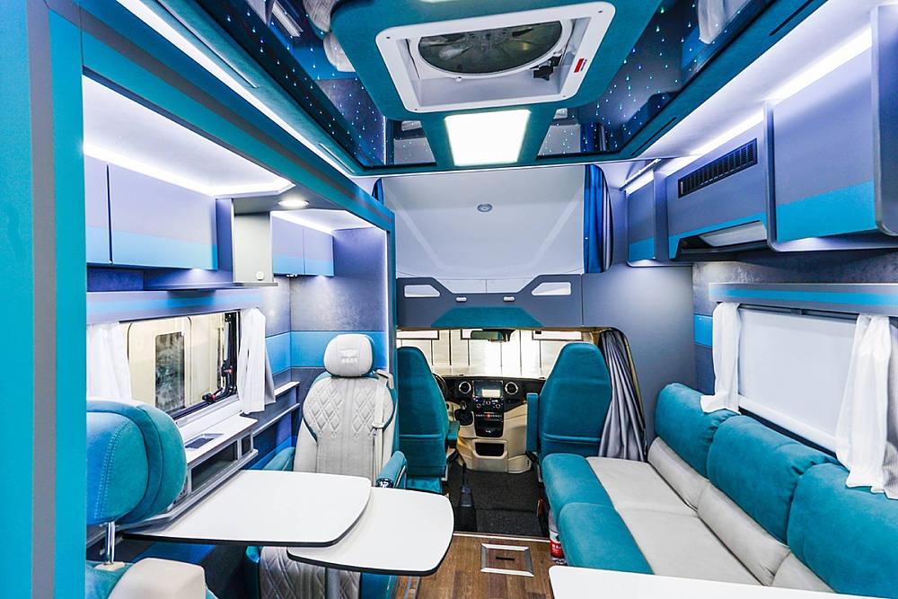 春节出行堵高速也不怕,赛德房车自带3张大床,还能做饭上厕所