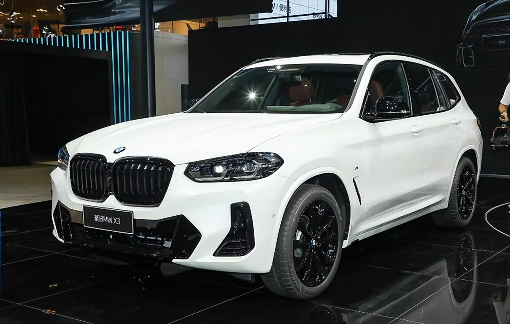 宝马x3是豪华中型suv市场的标杆,动力强劲,内饰豪华,价格有优势,月