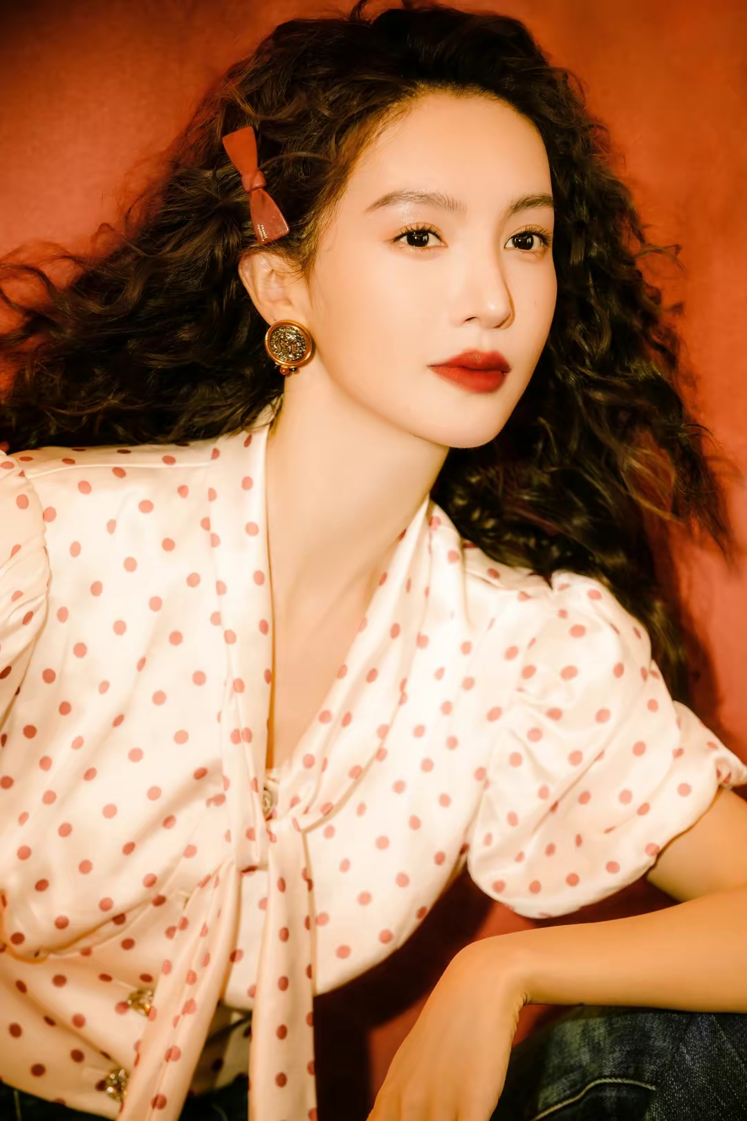 金晨 迪斯科白红波点衬衫 俏皮可爱的气息