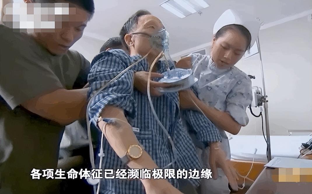 林俊德因为身体的缘故,眼睛开始慢慢模糊,连屏幕都看不清,心急的老人