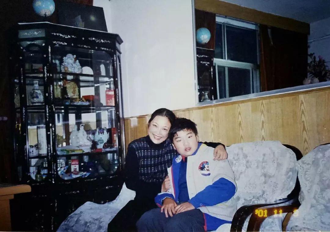 除了上班和陪伴丁丁,邹翃燕剩下的时间都用来求医问药.