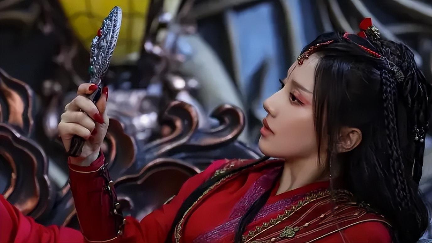 王鹤润到如今已经出道多年,也出演了多部爆火影视作品,她塑造的角色