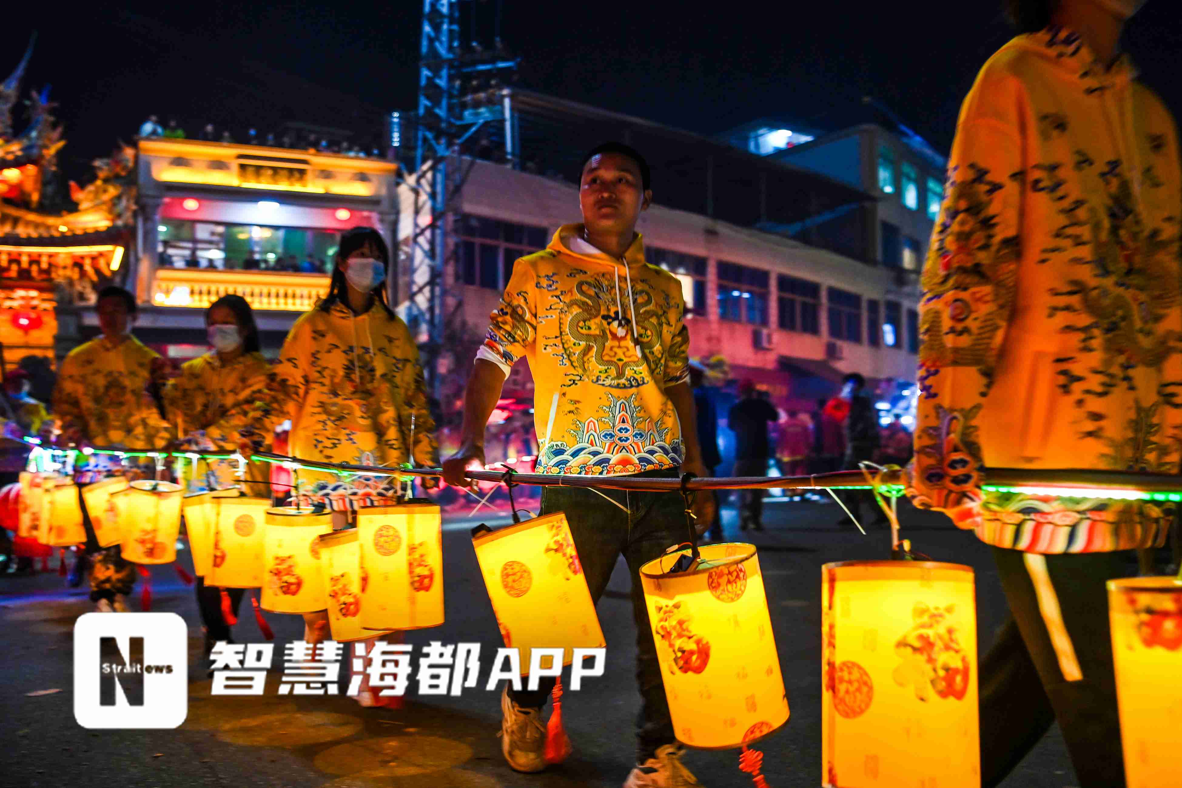 观灯人数超5万!南安英都拔拔灯祈福,红灯"龙"绵延数公里!