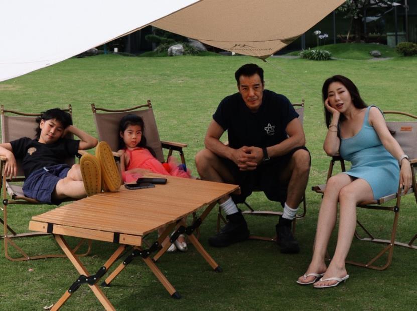 演员海一天娶二婚漂亮妻子对继子视如己出重组家庭也幸福