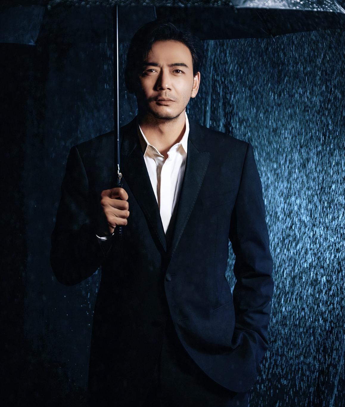 但在现实生活中,杨烁与他不同.