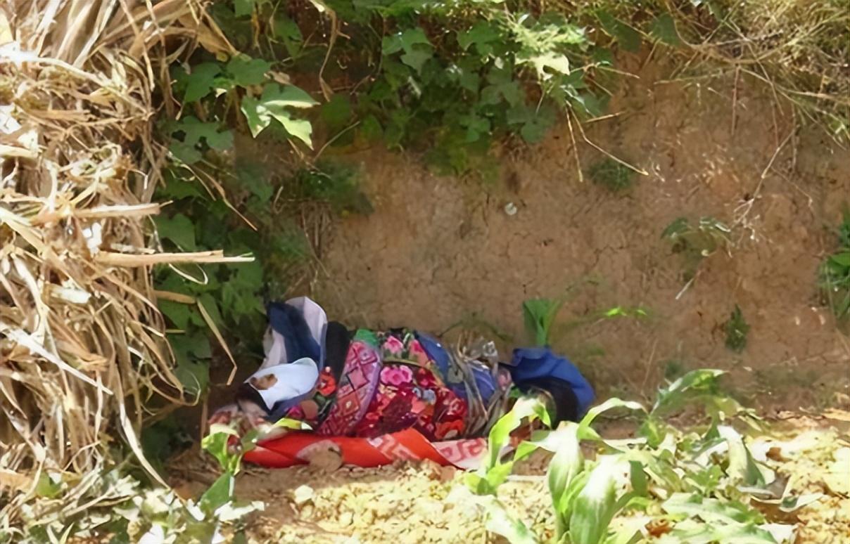 回顾8岁女孩患癌症偷偷写放弃治疗书等死只为不想连累家人