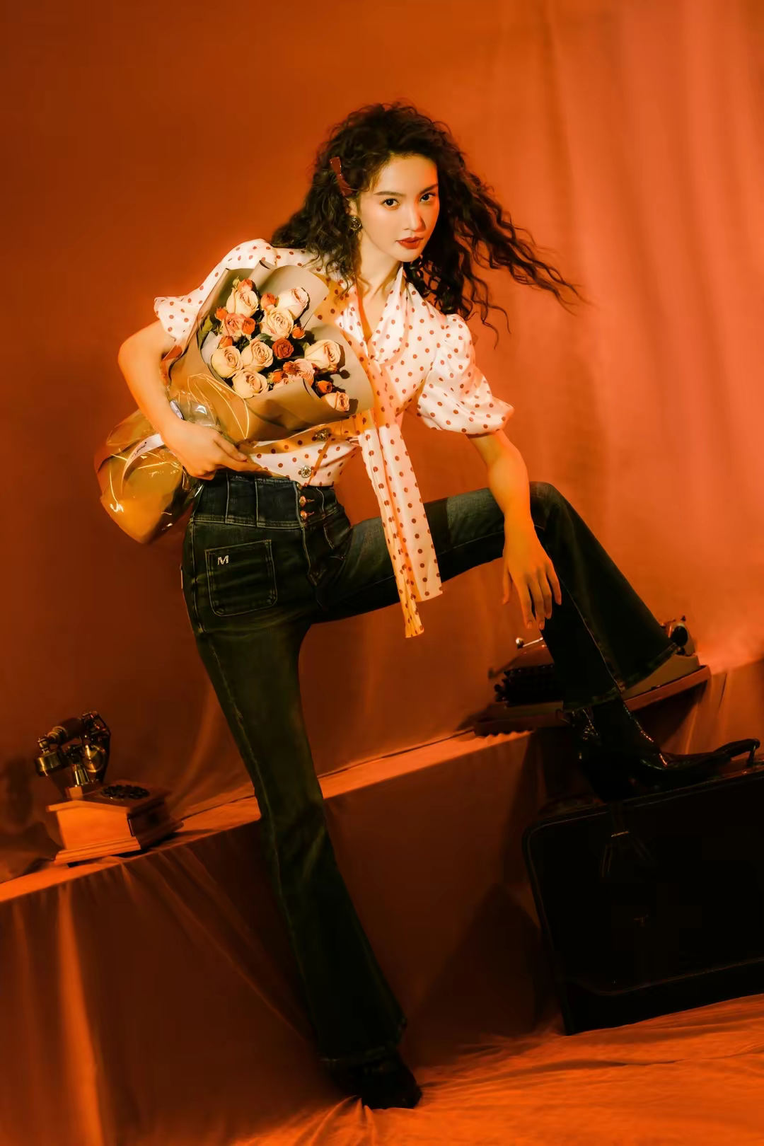 金晨 迪斯科白红波点衬衫 俏皮可爱的气息