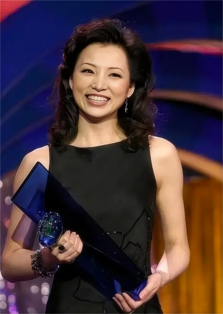 从主持一姐到消失,卖房还债的董卿,如何上演被男人毁掉的一生