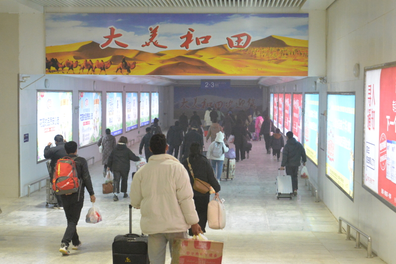 新疆和田:和田火车站迎来返程高峰