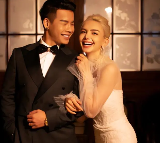 凯诺就和梦露说了这个想法,梦露自然也很高兴,两人便一起回到了