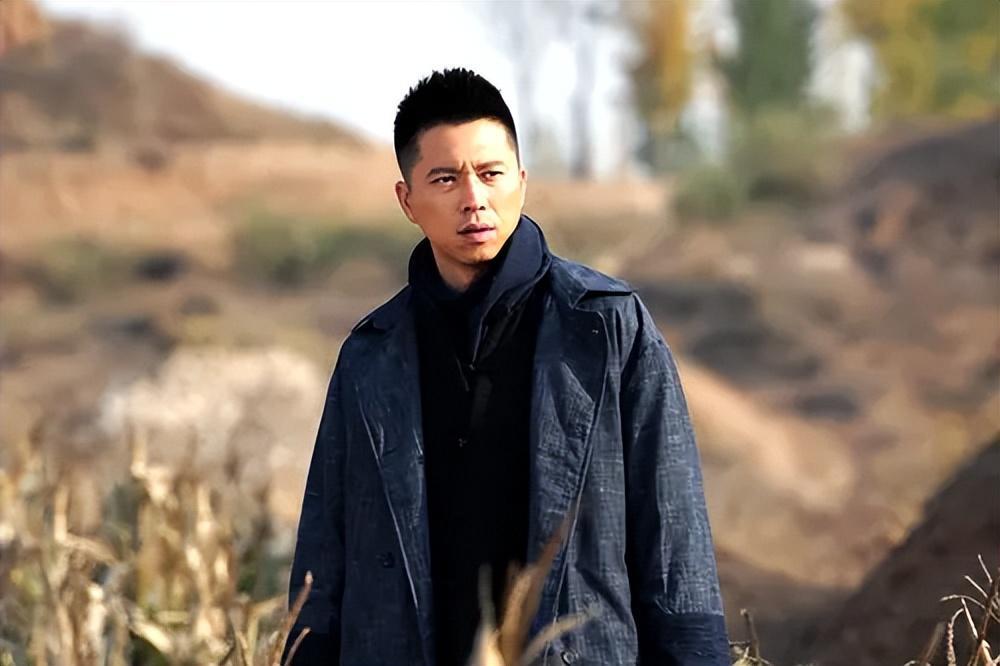 演员王雷一家在新加坡过年,豪华住所惹争议,网友:改国籍了吧?