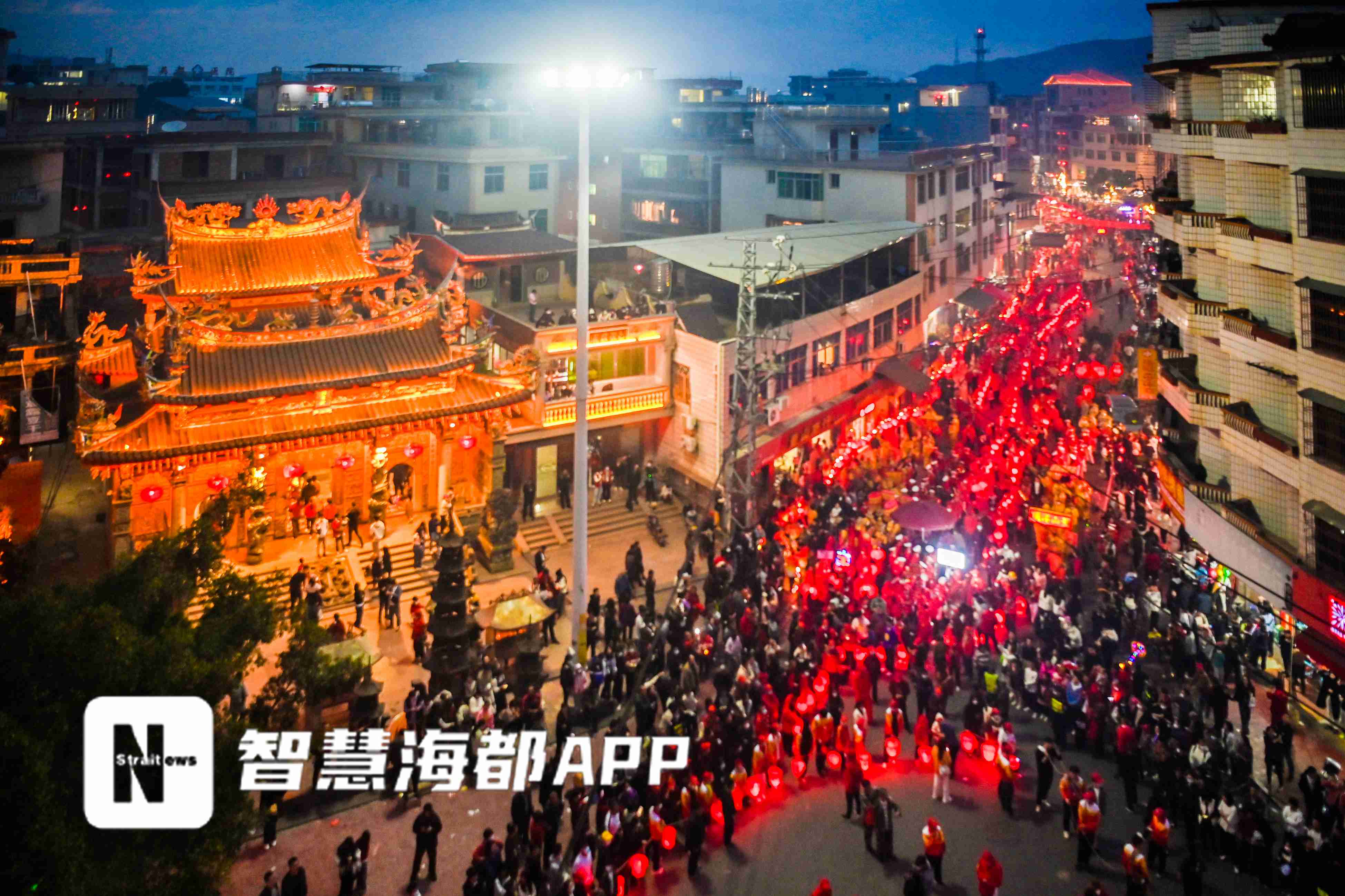 观灯人数超5万!南安英都拔拔灯祈福,红灯"龙"绵延数公里!