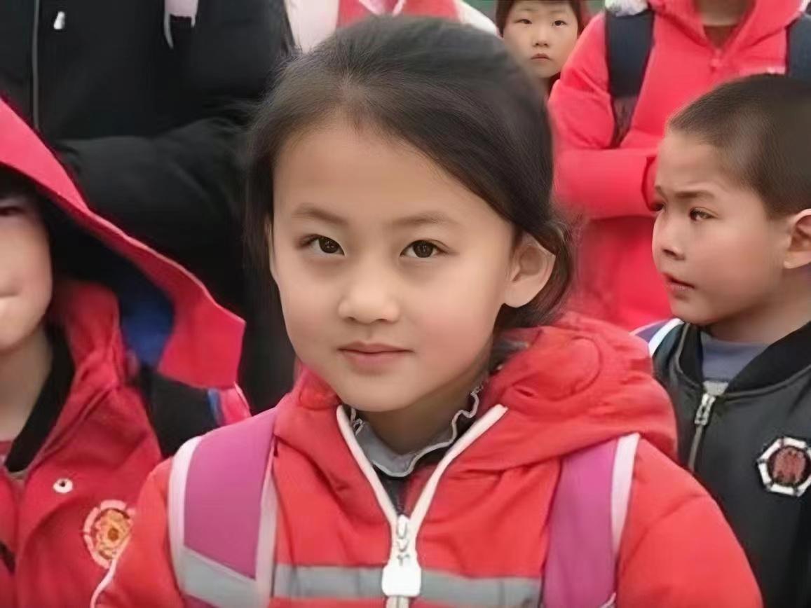 2021年宁夏7岁小女生因一张笑脸走红父母为她婉拒100万签约