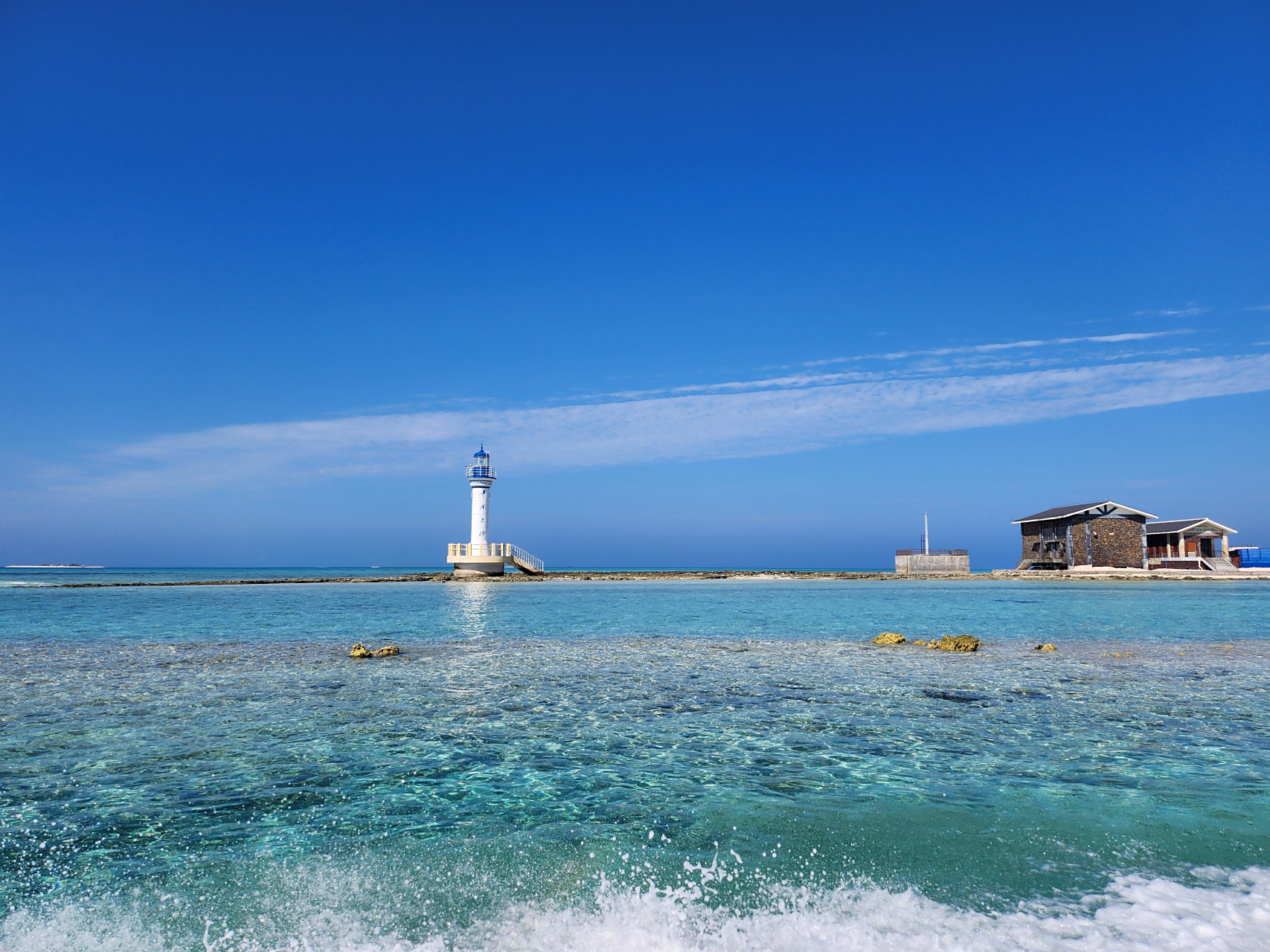 刚才,一朋友在遥远的三沙市海滩上与我视频通话.