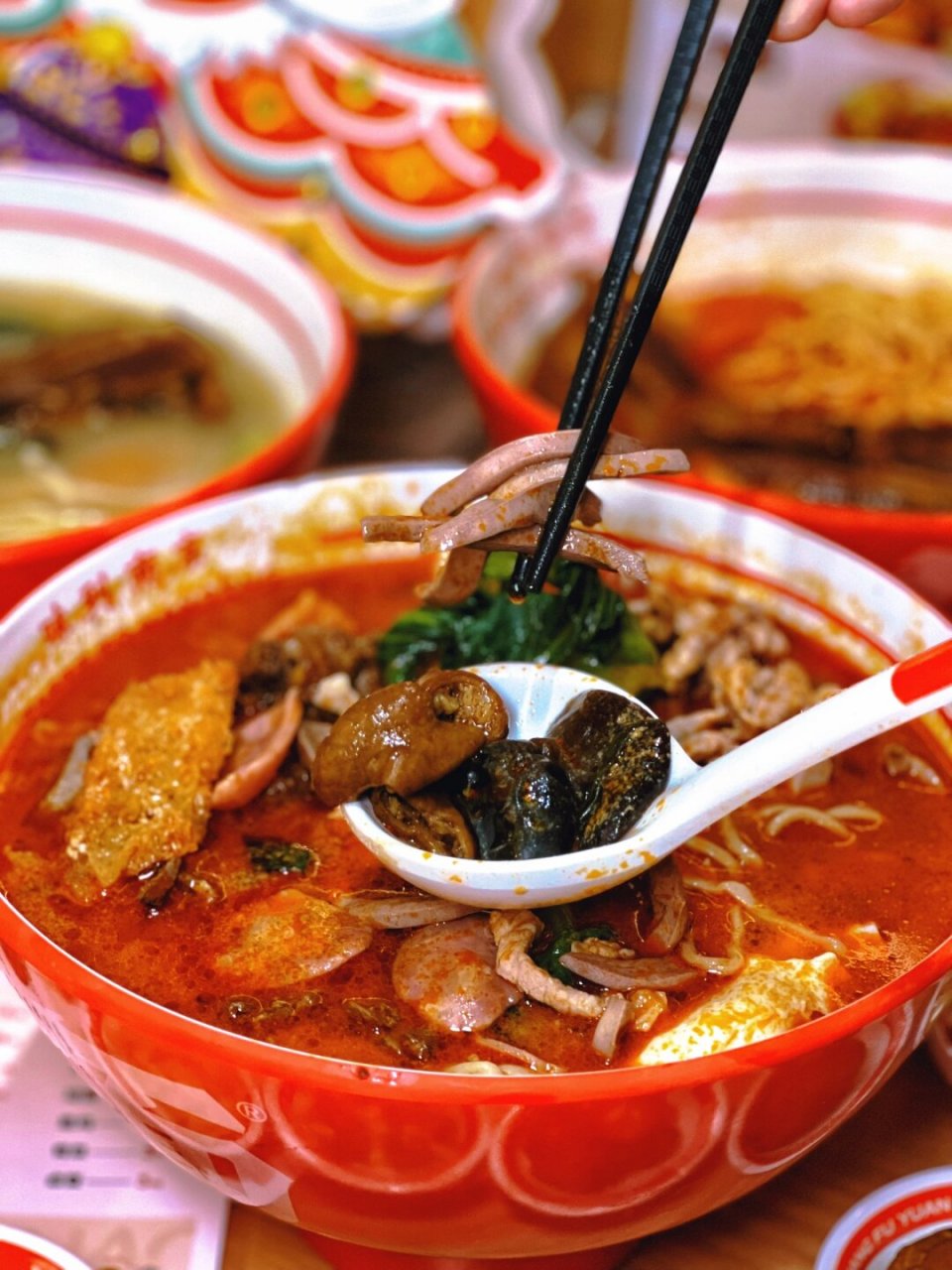 95  00 南京的地标美食,张府园大碗面,应该没有哪个南京人敢说