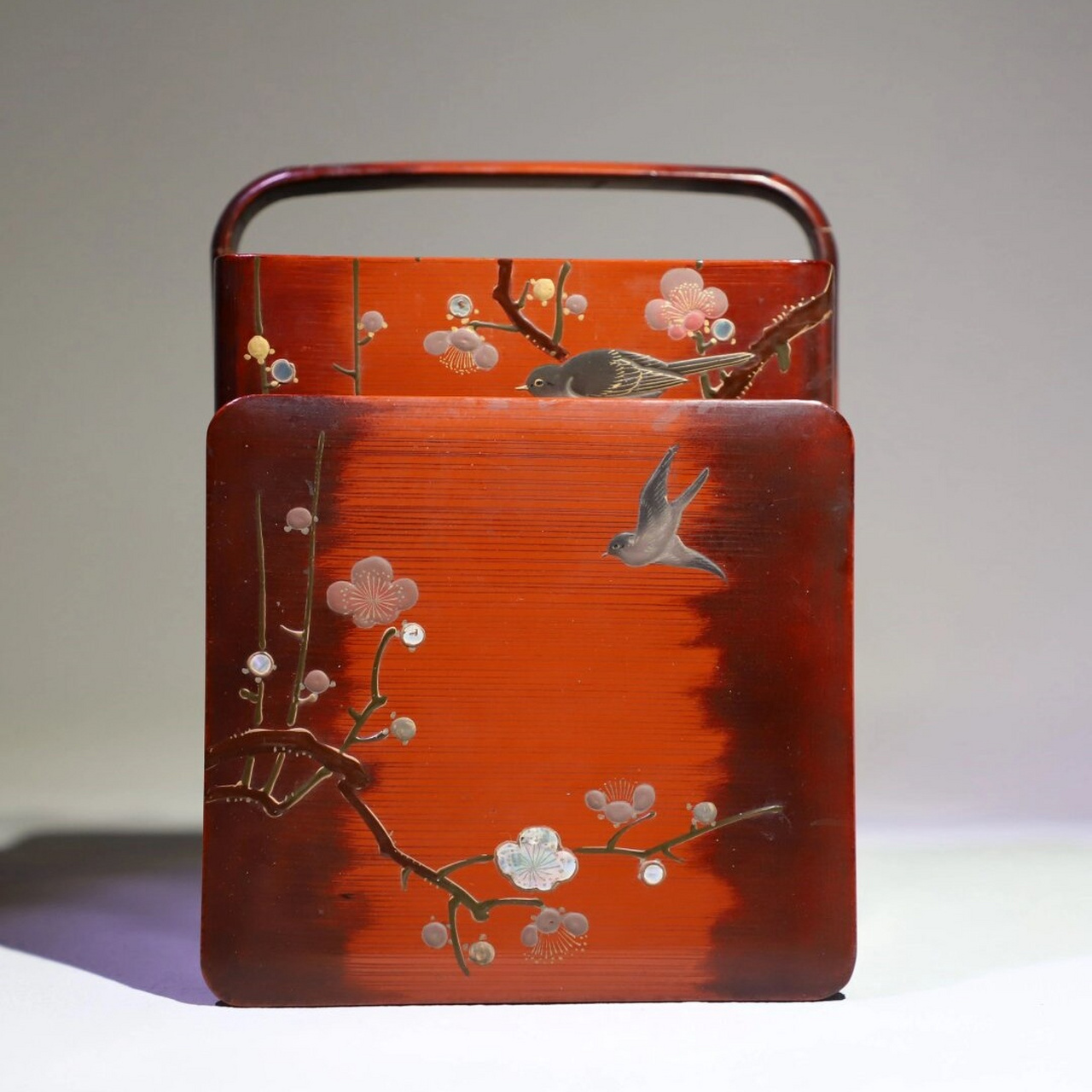 大漆莳绘花鸟纹提盒  97大漆莳绘花鸟纹提盒:展现手工艺之美的璀璨