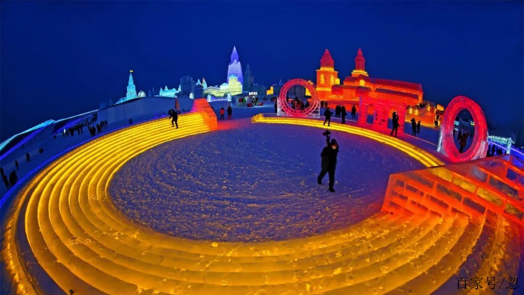 哈尔滨的冰雪节,是世界著名的旅游活动之一,每年都吸引着成千上万的