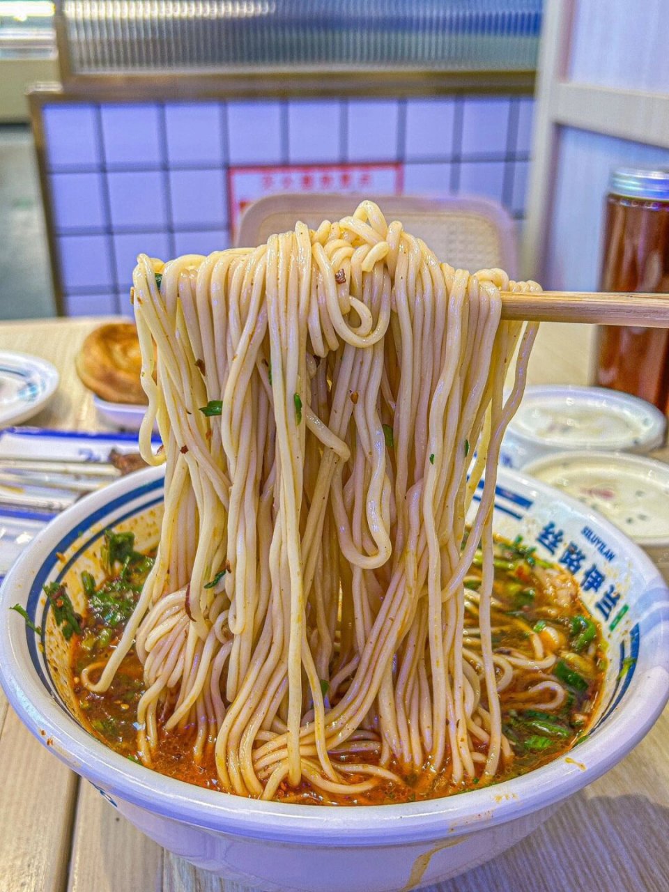 工作日我最爱的午餐—丝路伊兰牛肉面  9815外面飘着小雪,我躲进