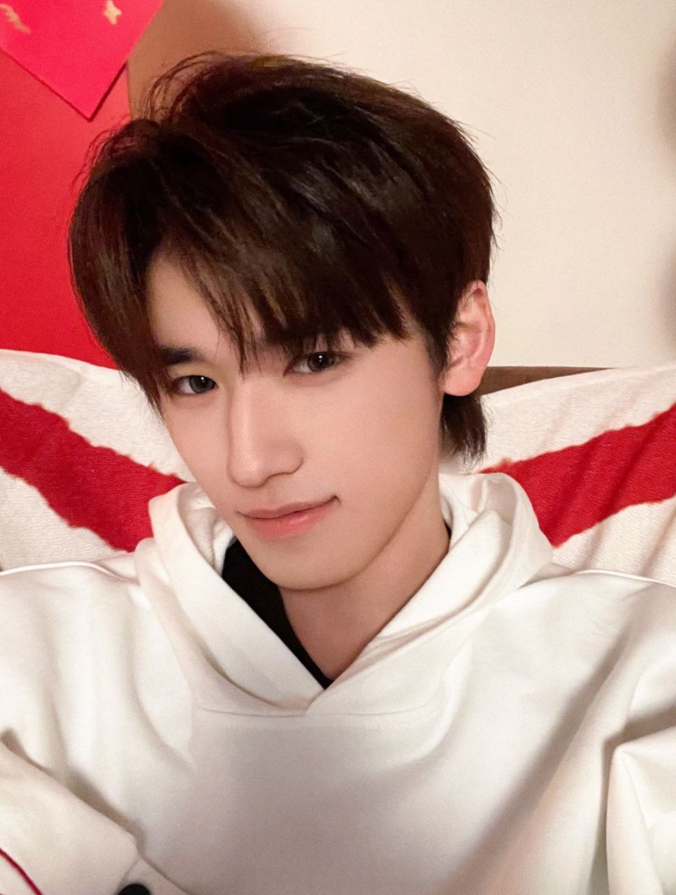 宋亚轩壁纸第三辑新鲜出炉,绝美演绎"神仙爱豆"风采          嘿,各位