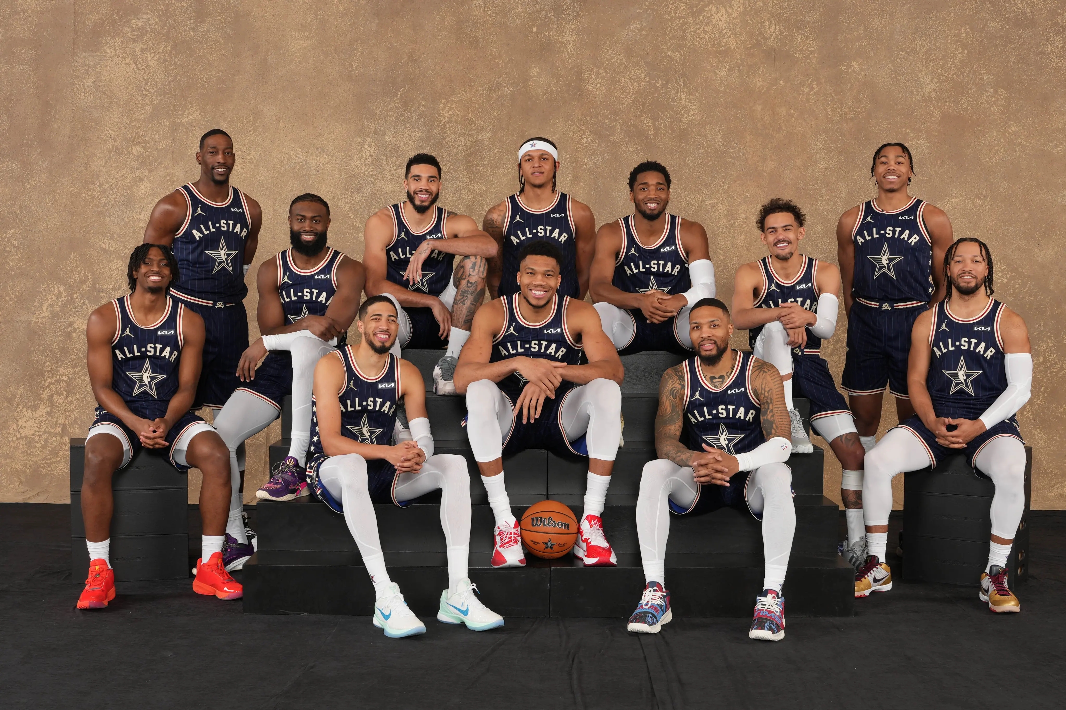 广州队今晨篮板制胜曼联围绕NBA常规赛外线爆发，媒体一致点评：塔图姆关键节点势不可挡