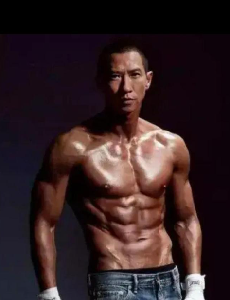 47岁的张家辉,为了一个角色,花了9个月时间,经历了mma魔鬼训练,练出