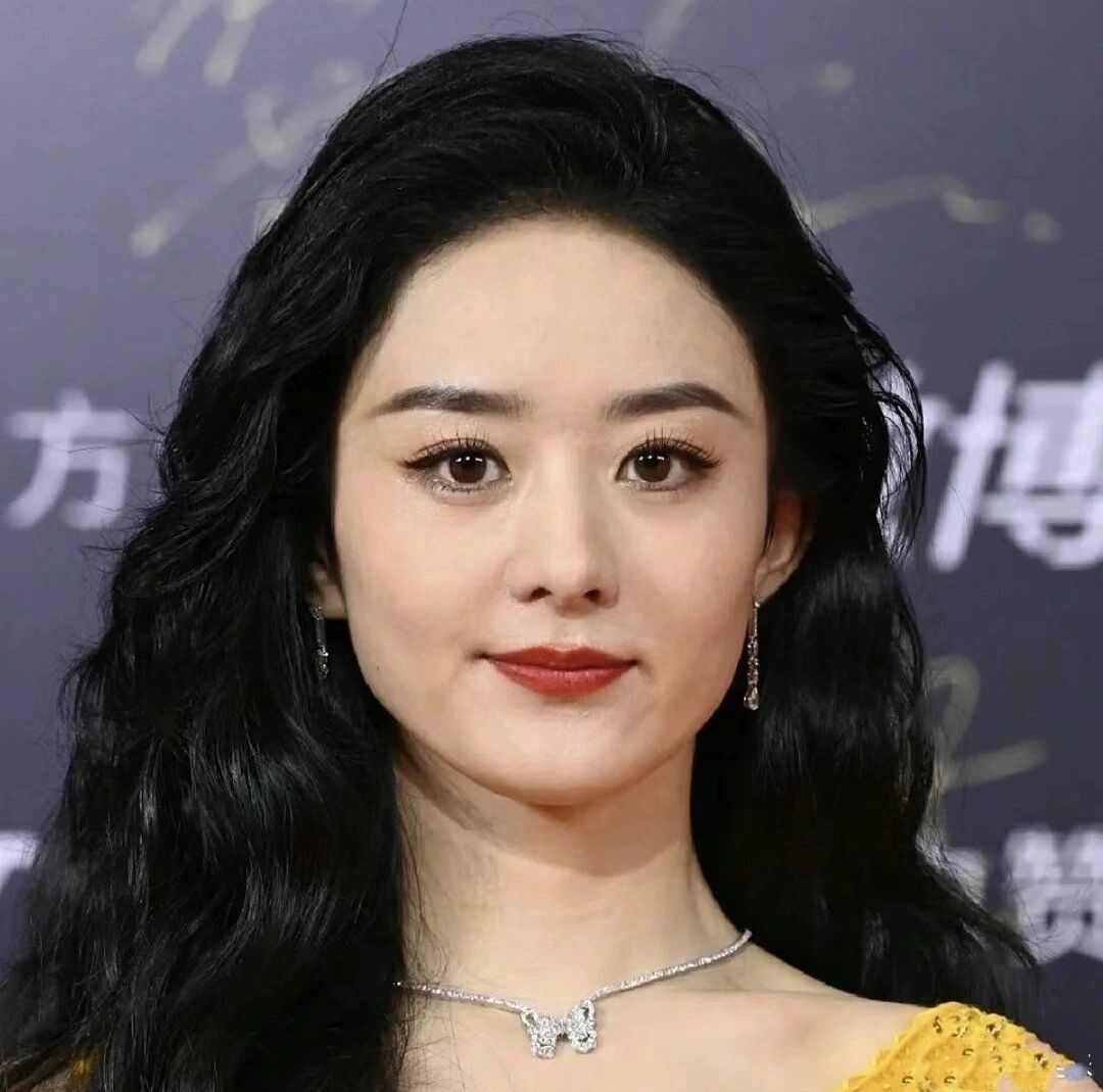 那些细致到连毛孔都清晰可见的照片中,一众女星的状态简直好得令人