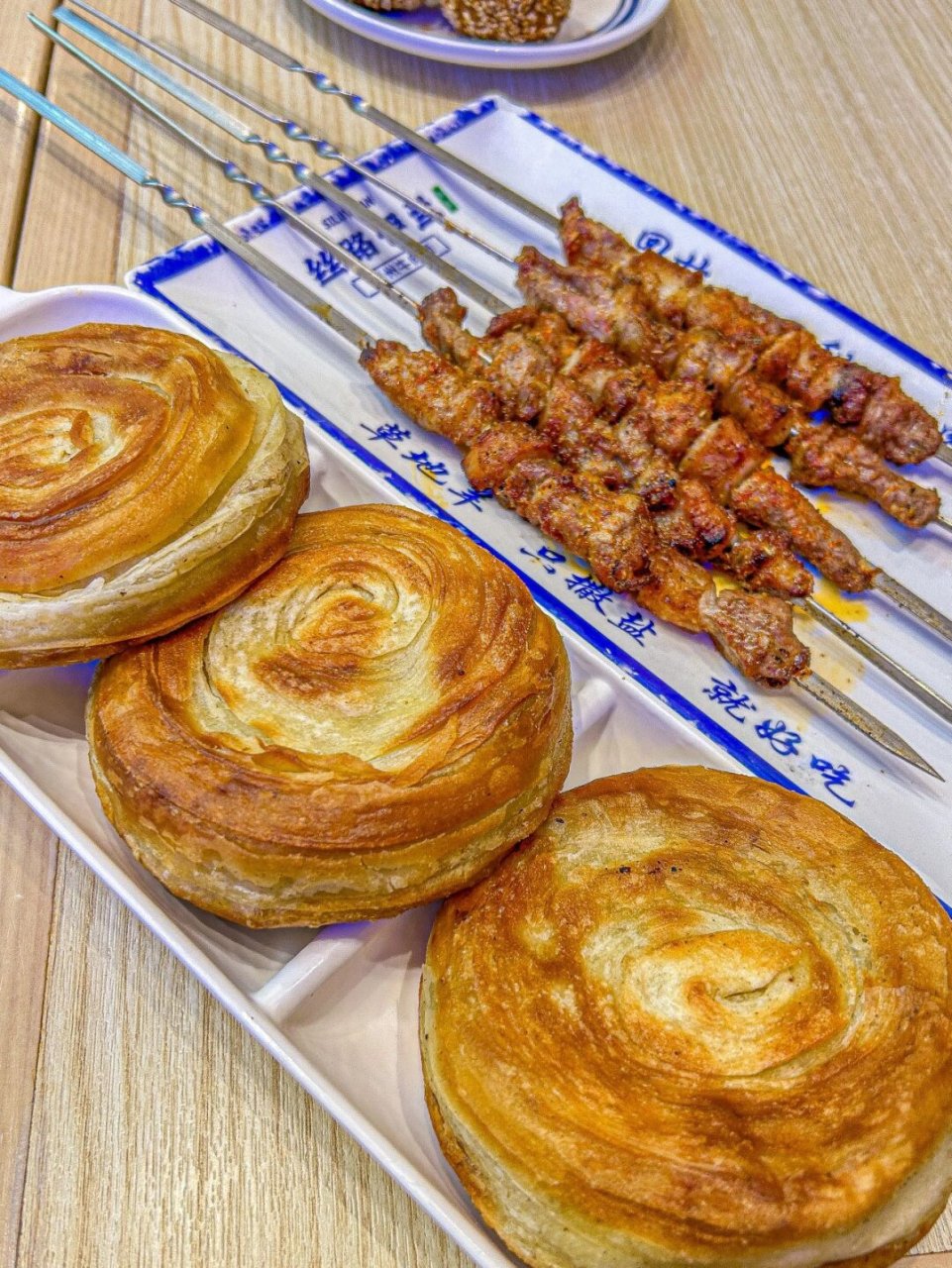 工作日我最爱的午餐—丝路伊兰牛肉面  9815外面飘着小雪,我躲进