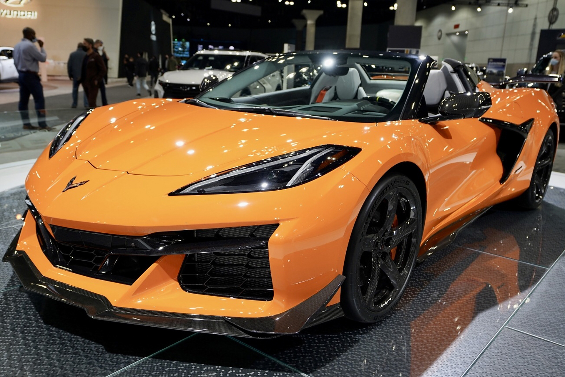 科尔维特,一款来自美丽国雪弗兰车企的豪华超跑,外观颜值独树一帜,算