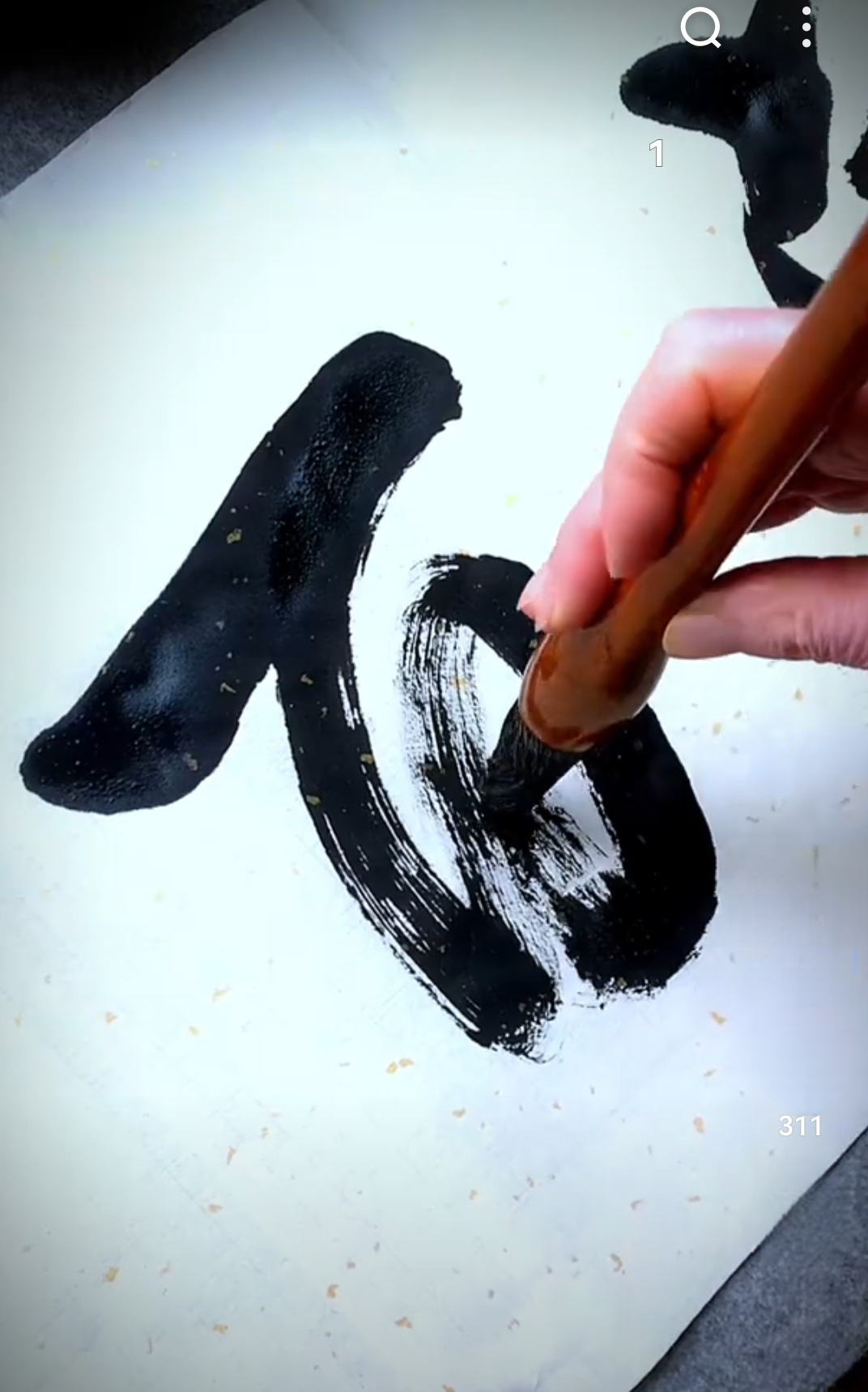 捻管是毛笔书法一种特殊技法,目的有三: 一是让笔划饱满厚重,二是藏锋