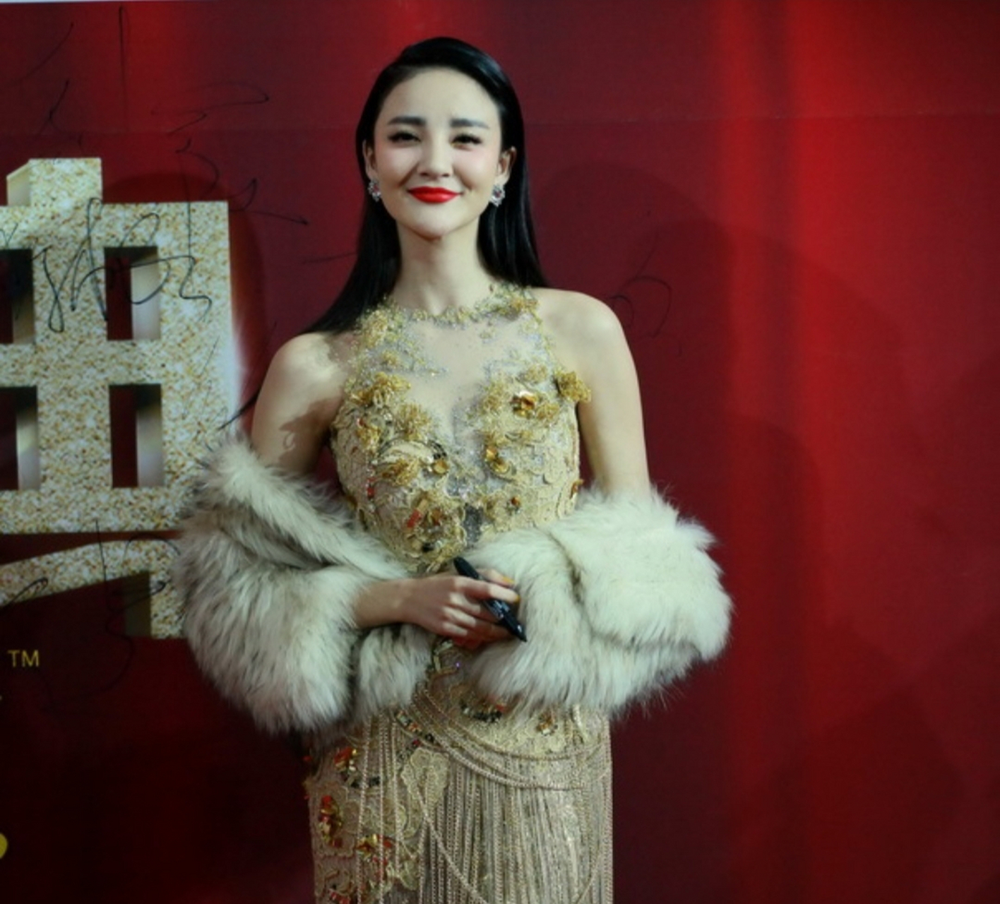 2月19日,演员刘雨欣在社交平台上发文称,自己位于洛杉矶的家被盗.