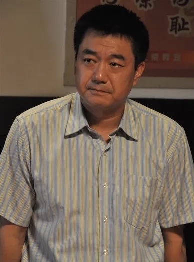 "不料董勇却不领情:"不行,去你家住不就成了上门女婿?