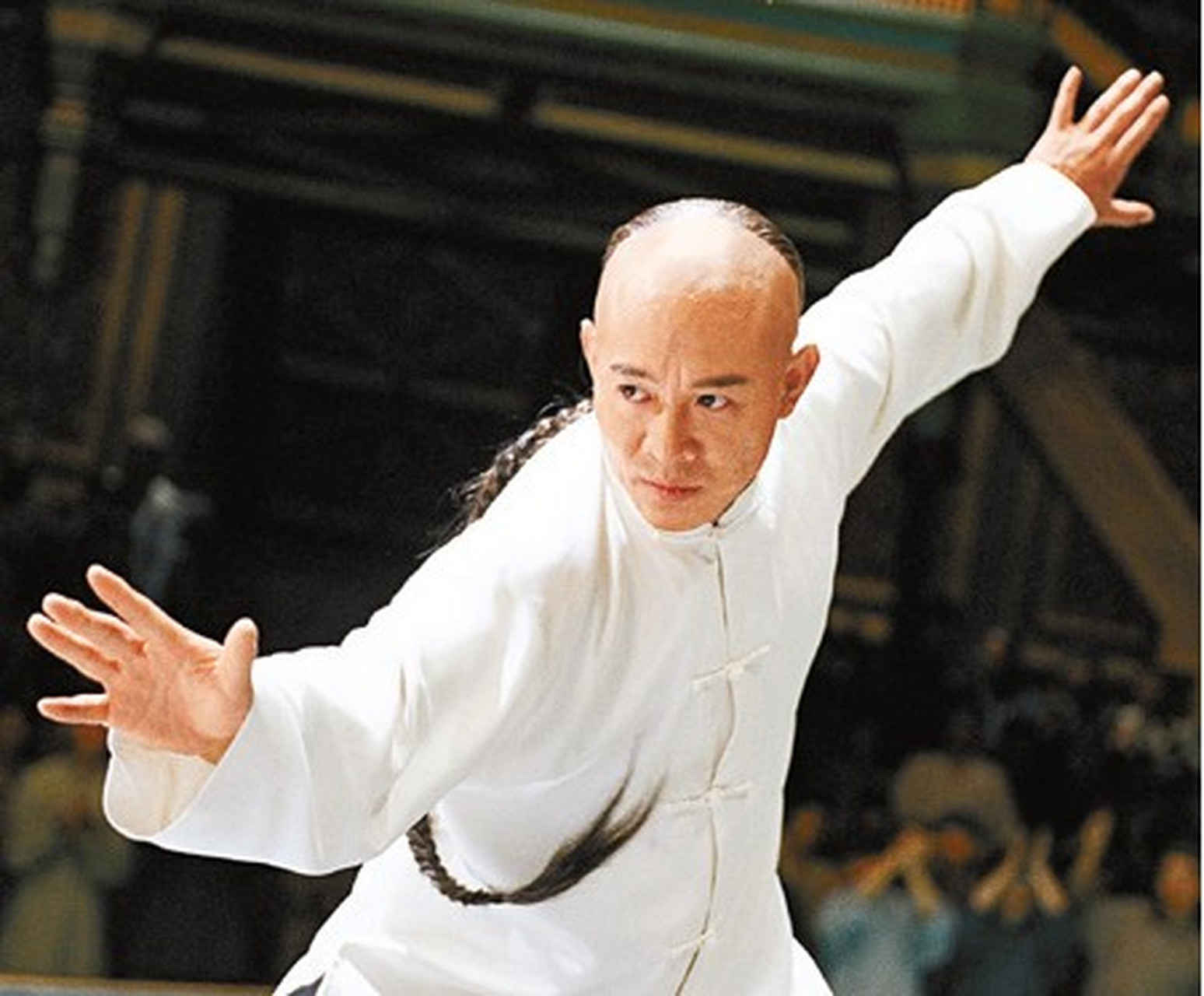 其实,电影《霍元甲》中,西方人美谷若与李连杰饰演的霍元甲进行赤手