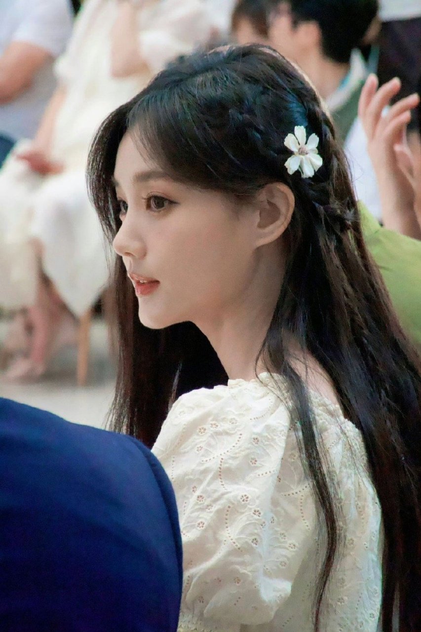 李一桐生图 676767一双爱笑的眼睛