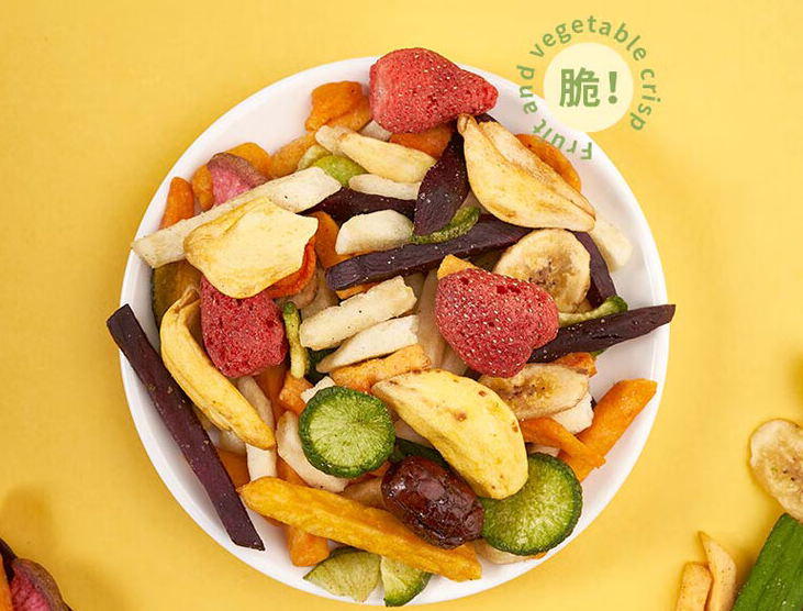 它不仅仅是一包普通的水果蔬菜干,而是13种果蔬的综合脆片,口感丰富