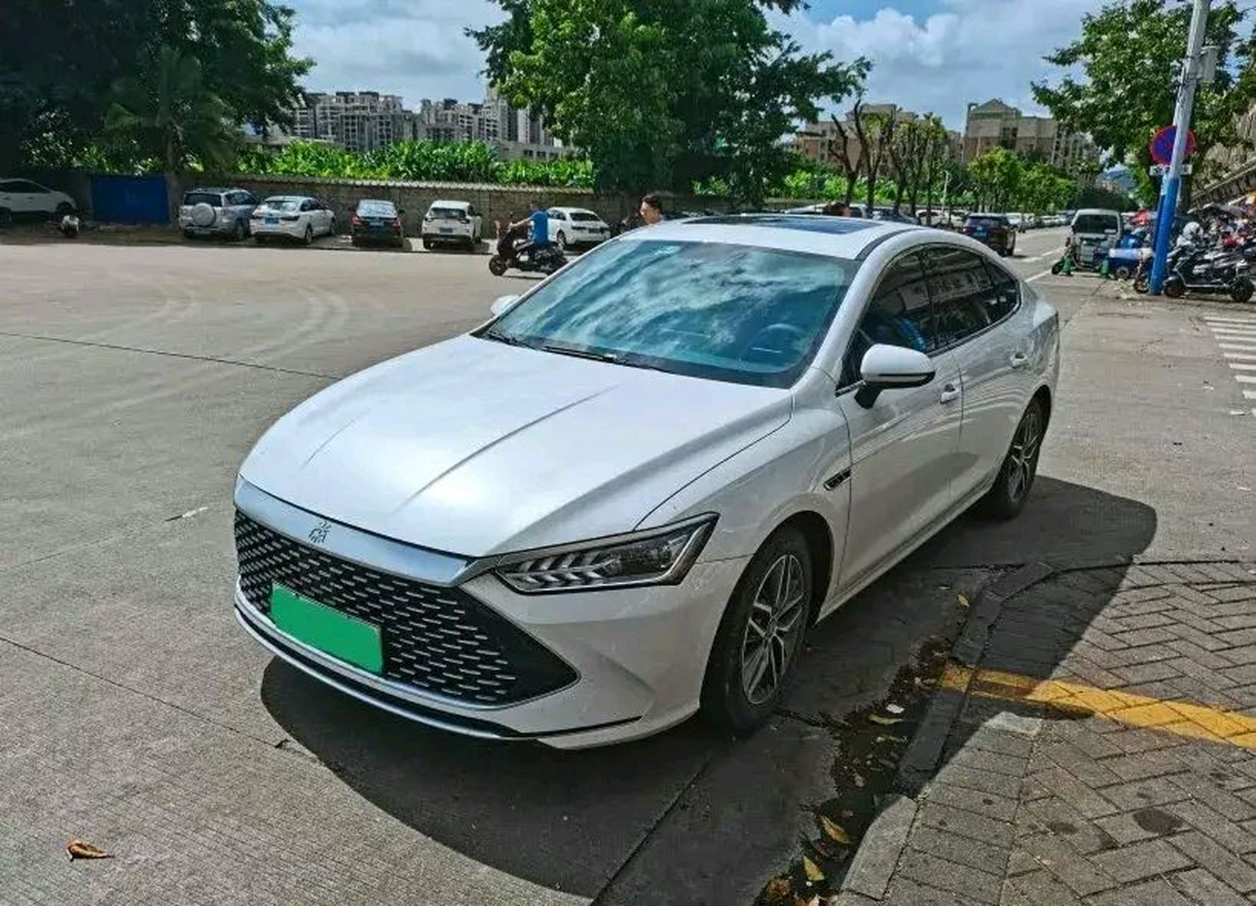 年前为了冲300万的销量刚把秦plusdmi55公里版本从99800降到89800.