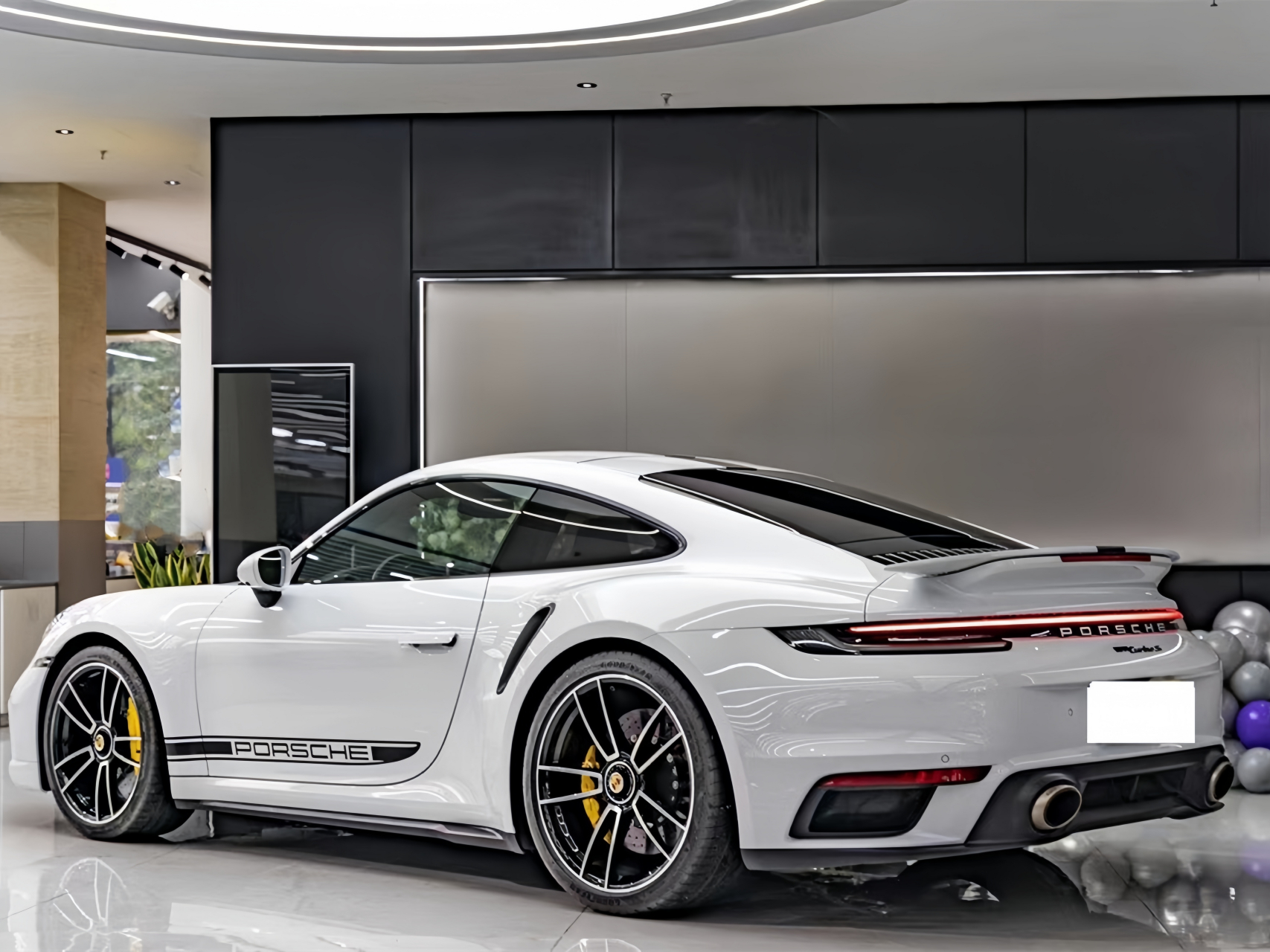 别再说保时捷911 turbo s是300万价位的超跑了,现在2021年上牌的992