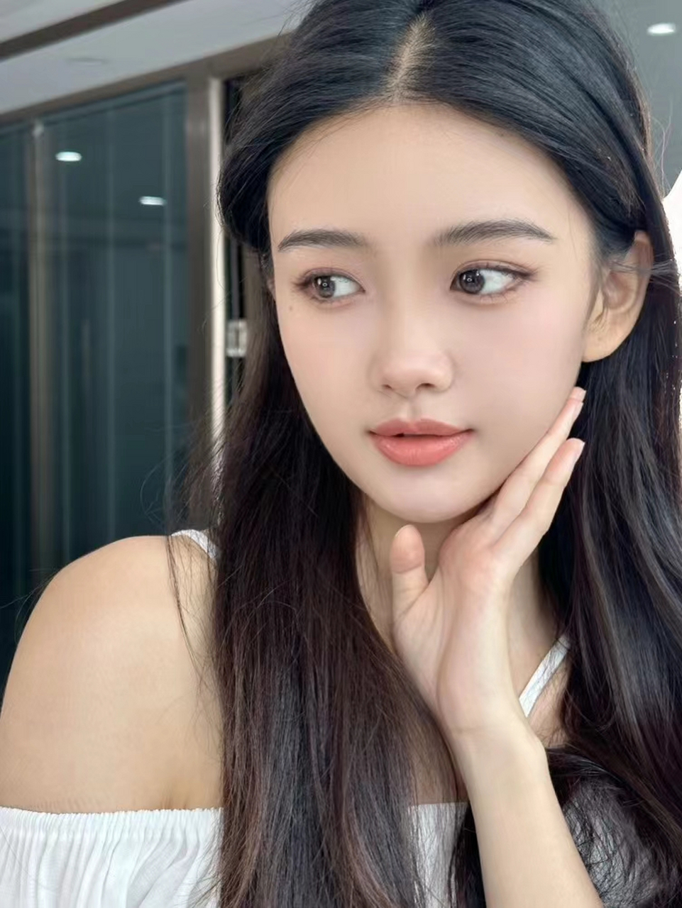 浓眉大眼高鼻梁,小姐姐也太好看了吧