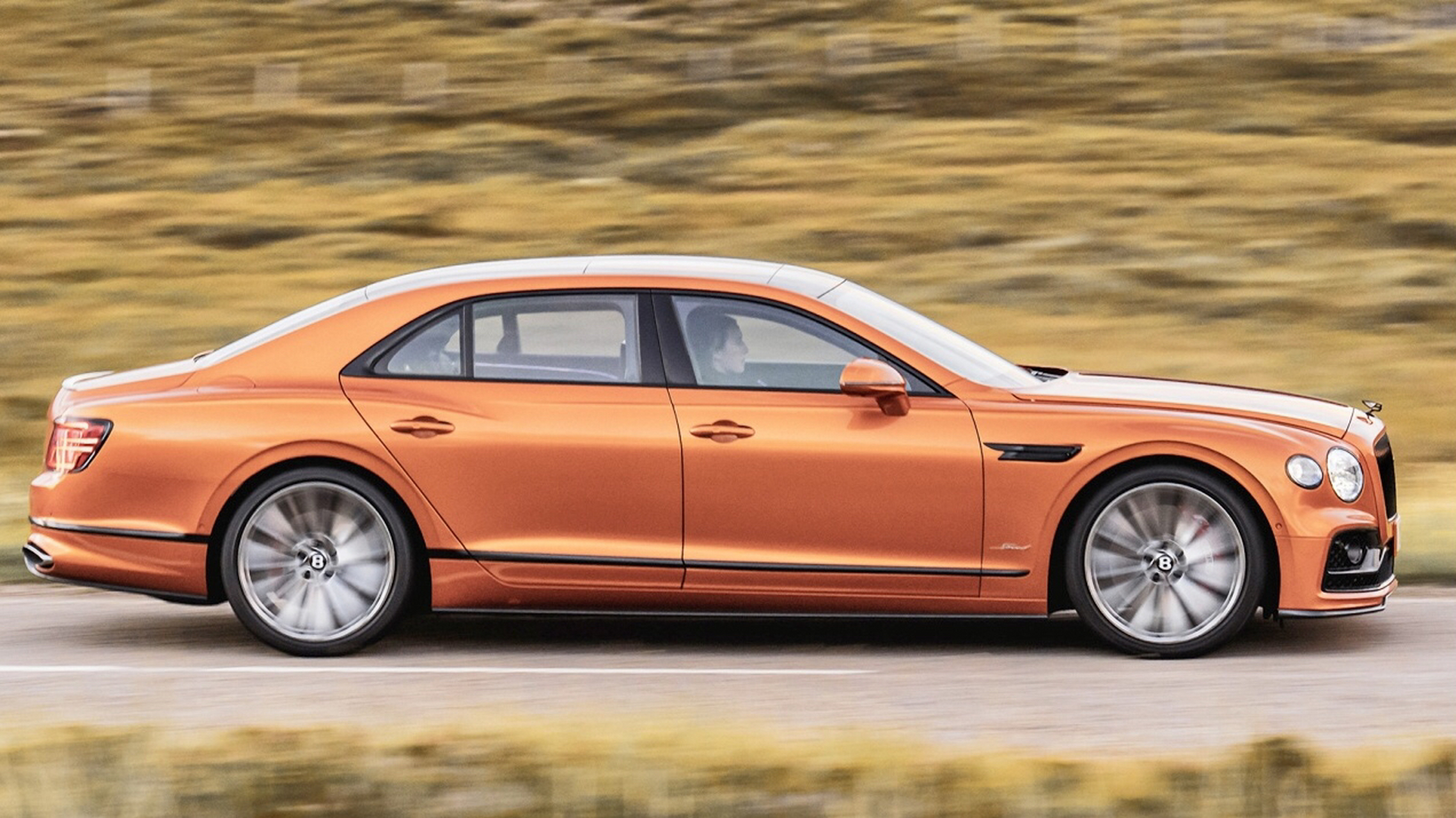 橙金色的宾利飞驰,轿跑界的顶流车型,高贵典雅,时尚运动
