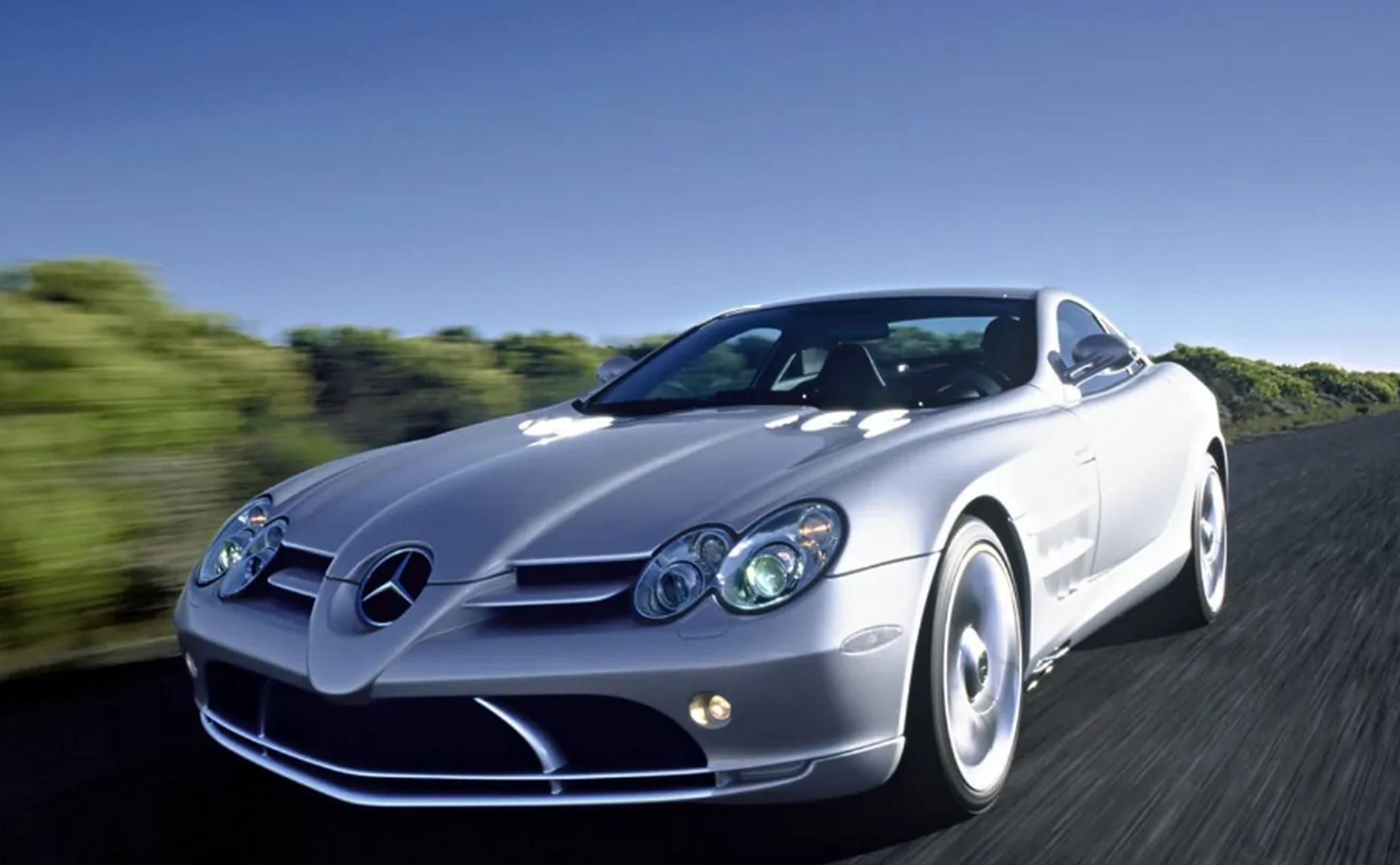 自卡尔·本茨与戈特利布·戴姆勒合并以来,奔驰一直是汽车界的领航者.