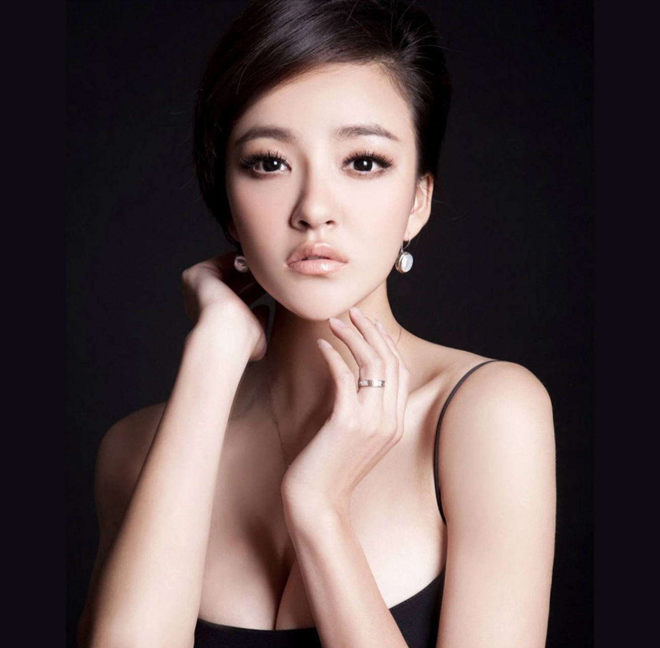 2月19日,演员刘雨欣在社交平台上发文称,自己位于洛杉矶的家被盗.