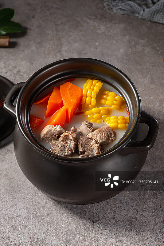 胡萝卜玉米排骨汤