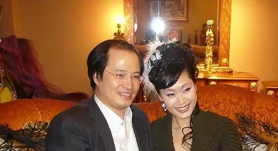 于文华一婚下嫁李凡再婚嫁未婚小伙没有共同孩子她幸福吗