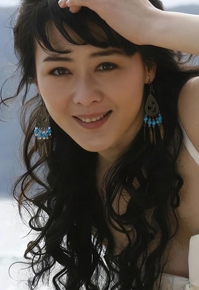 2009年,有人突然在网上爆料,世界冠军李小双出轨了青年演员李琳.
