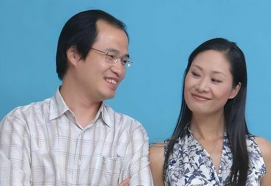 于文华一婚下嫁李凡再婚嫁未婚小伙没有共同孩子她幸福吗