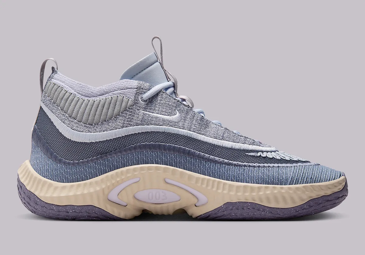 nike cosmic unity 系列以"忠于学校"的理念与女性保持一致