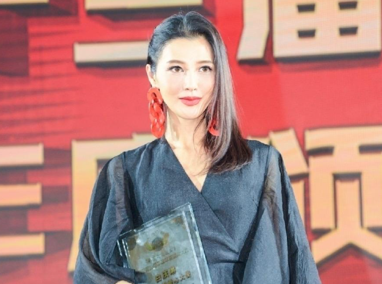 回顾白庆琳被公司雪藏嫁硬汉徐僧生女离婚后活成自己的老公