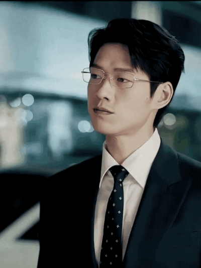 以为是精致男星,实则身材五五分,腿又短又粗,感觉自己被骗了