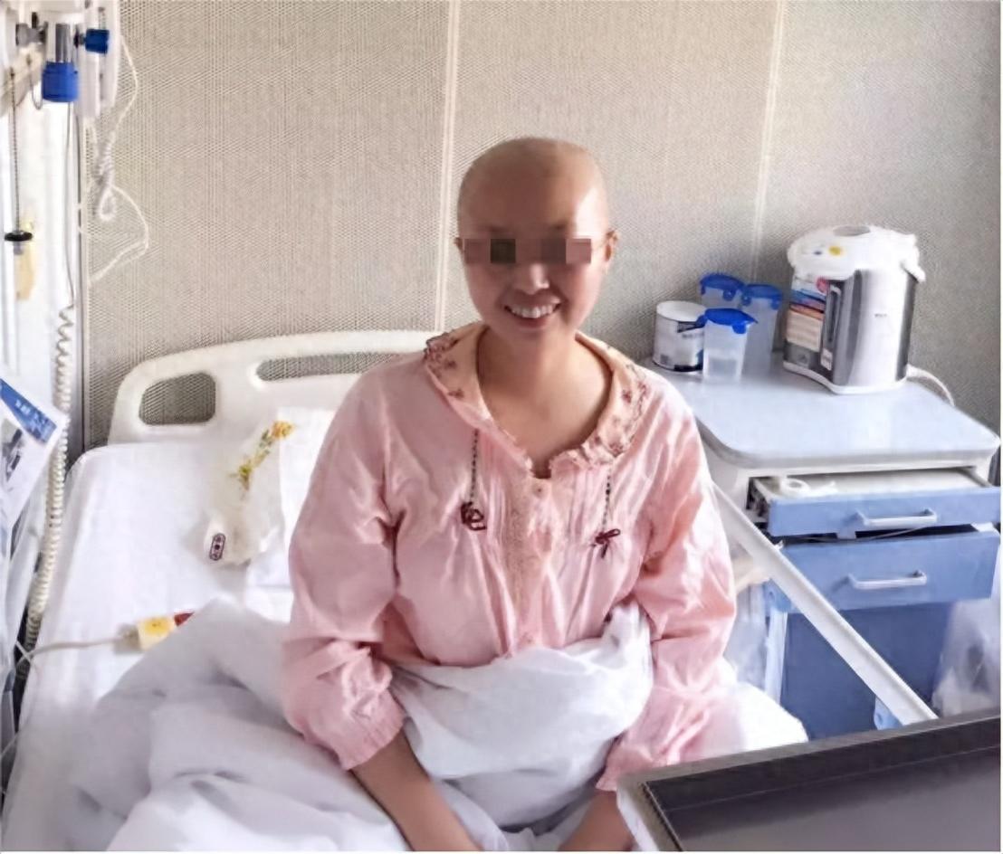 人前光鲜亮丽,每到夜深人静的时候,便开始思念早逝的女儿.